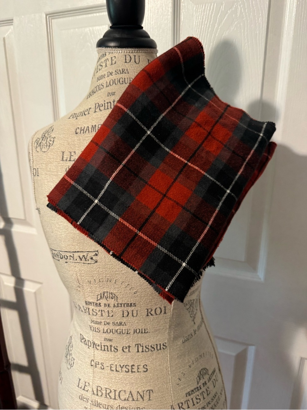 Banana Republic Black Red Plaid Scarf Unisex